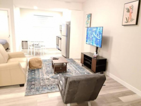 Creekwood Luxury 1 Bedroom Lower level suite